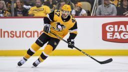 Хоккеисты «упрямо» относятся к ношению защиты шеи.