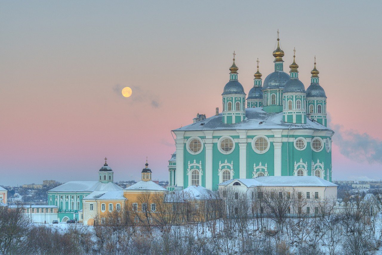 Успенский собор в Смоленске: Завет веры и архитектурное величие
