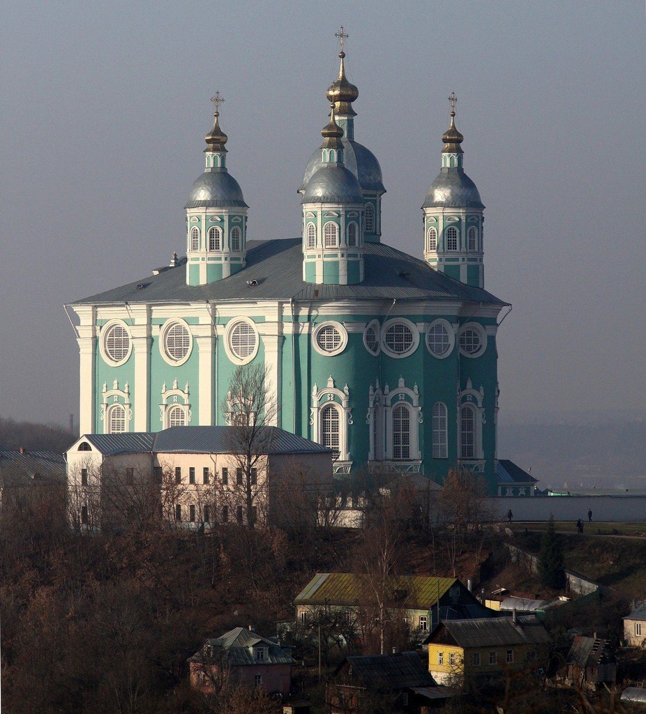 Успенский собор в Смоленске: Завет веры и архитектурное величие