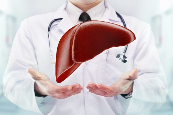 Первый в Индии ребенок, получивший трансплантацию печени в 1998 году, теперь сам врач