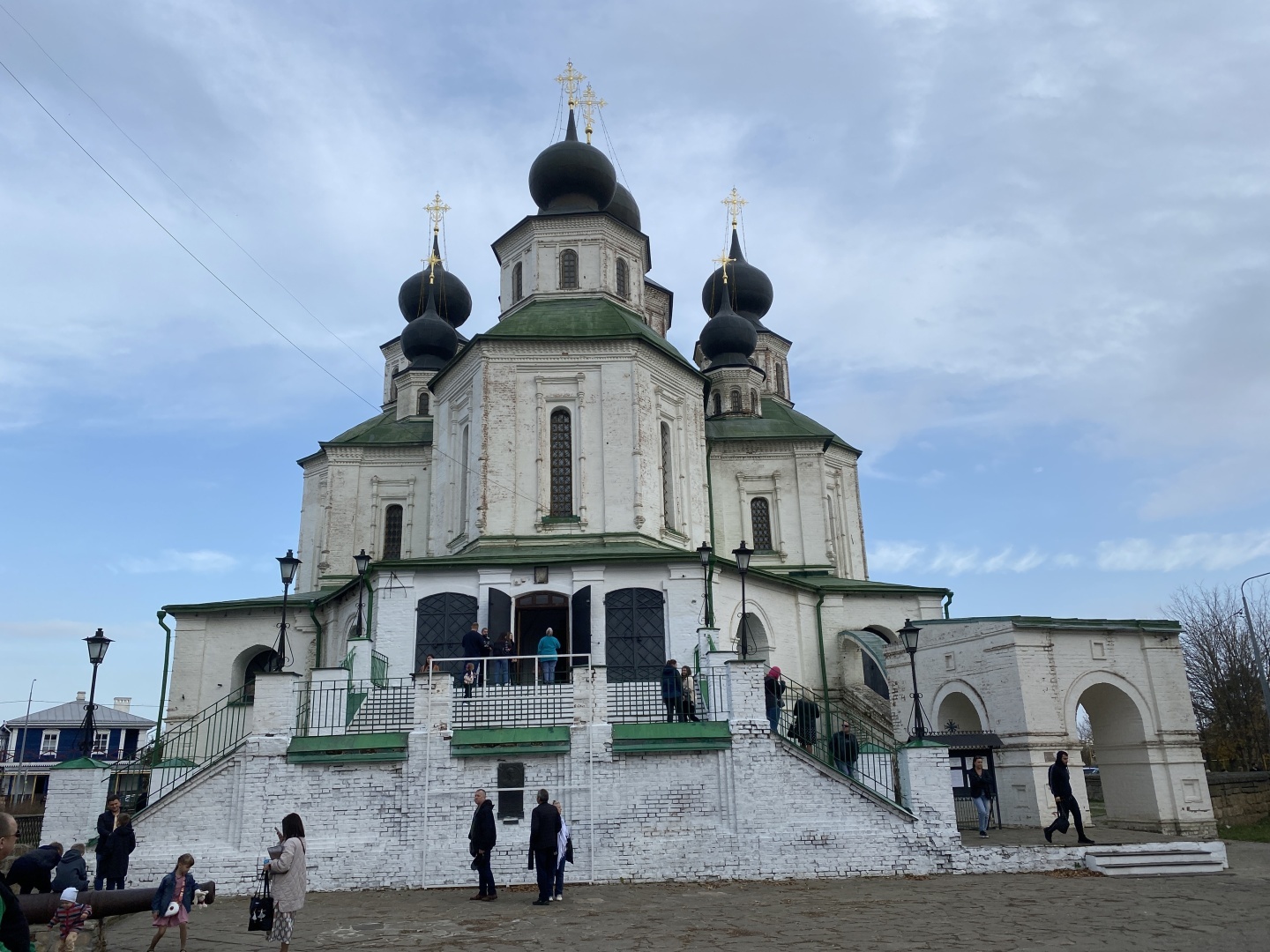 Осень в Станице Старочеркасской/Прогулка по осенней Станице/Собака попрошайничает в кафе, хотя не голодная