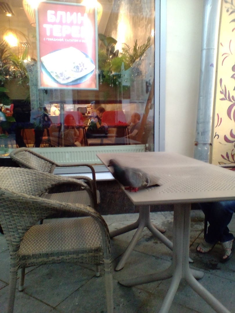 Странная фотография: на Никольской обитают призраки? Или это параллельный мир?