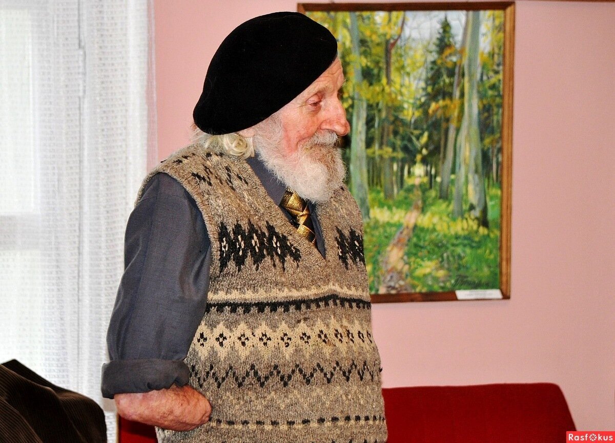 Наперекор судьбе: он лишился рук, но всё равно стал художником. Невероятная история Леонида Птицына