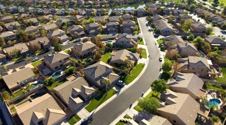 Почему американцы не ставят заборы перед домами?