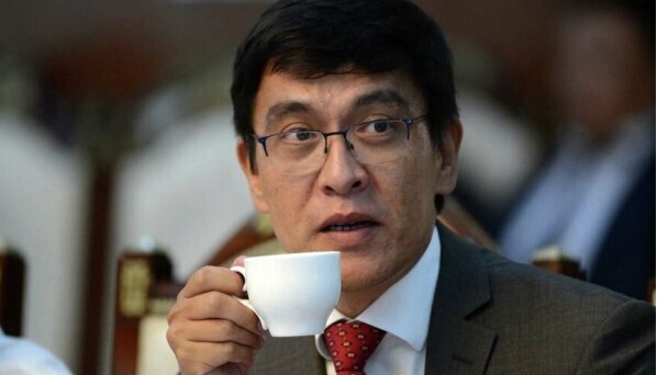 "Ценные специалисты" прутся толпами, везя с собой жен, детей, стариков, которых мы должны еще и лечить за свой счет.