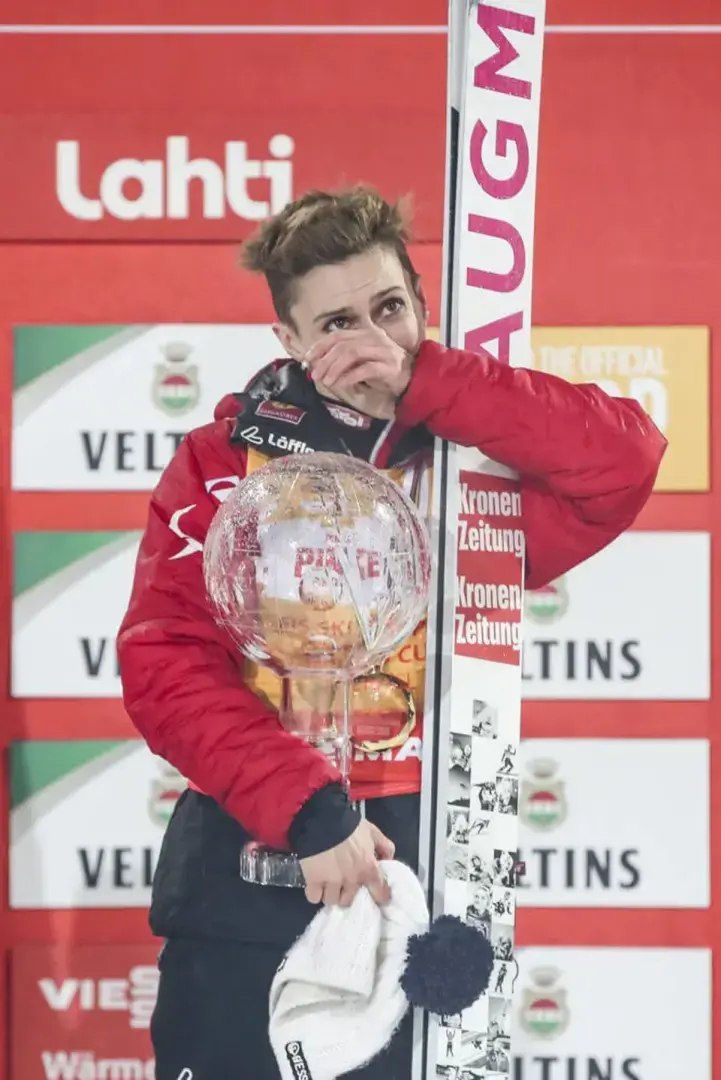 Звезда прыжков с трамплина растрогала до слез