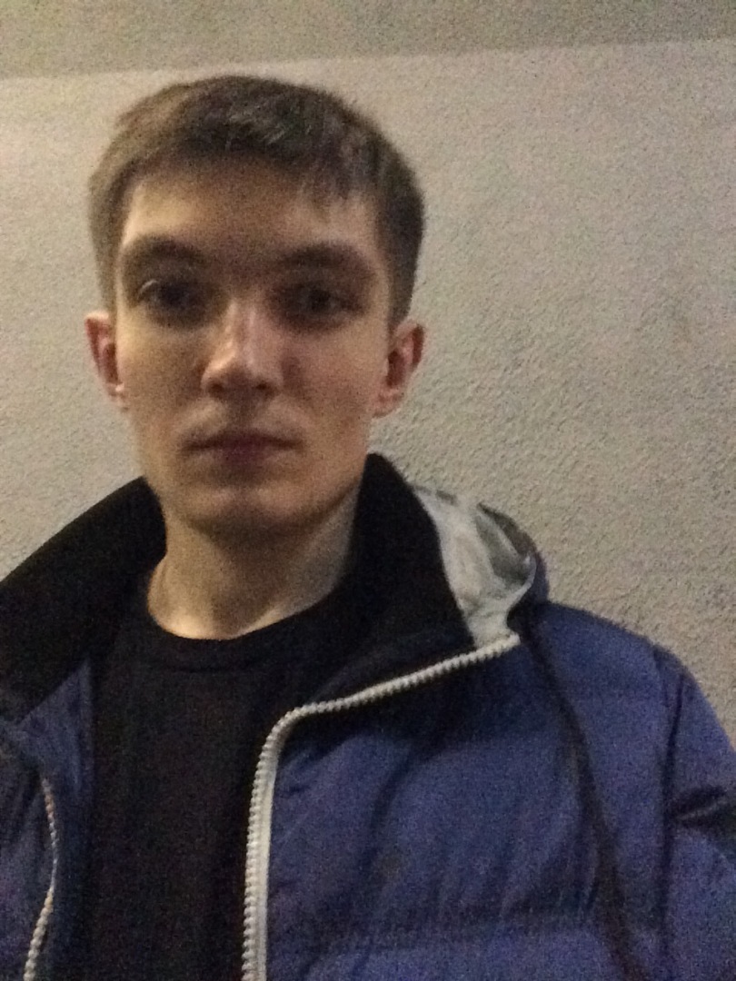 Сделал маленькие отверстия в пластиковом окне. Рассказываю зачем