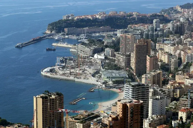 Развитие Монако: Спорные Земли и Расширение