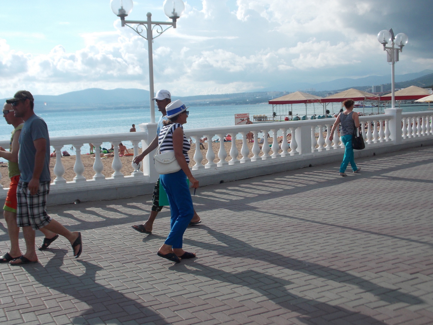 Наша незабываемая прогулка по набережной Геленджика. Солнце, море, пицундские сосны. Уникальный город-курорт!