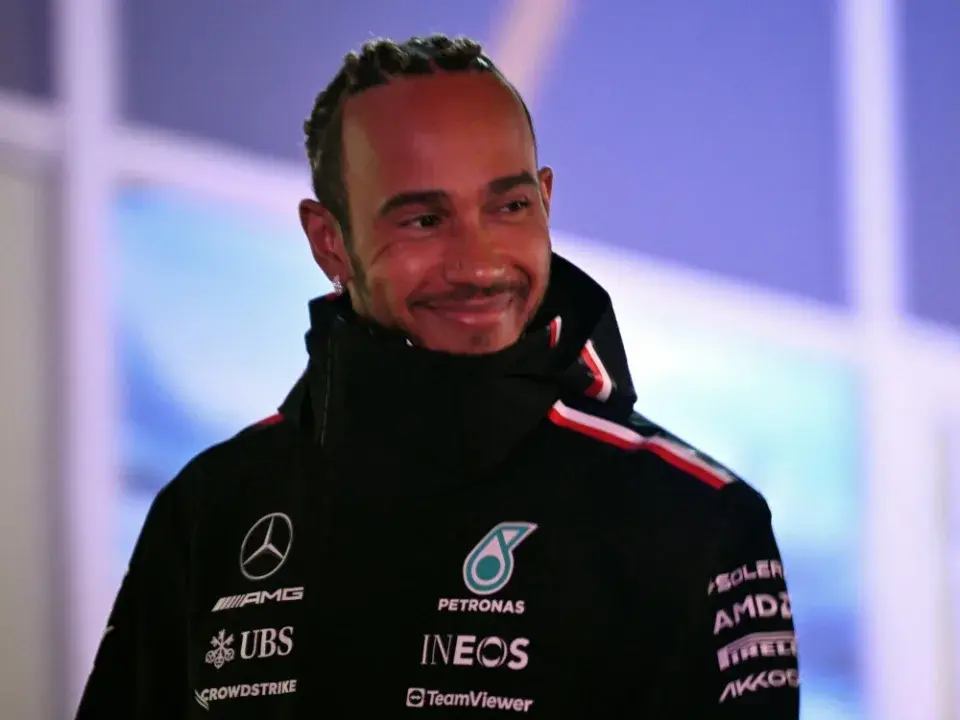 Возвращение Хэмилтона: Как Mercedes готовится к борьбе за титул Формулы-1 в 2024 году