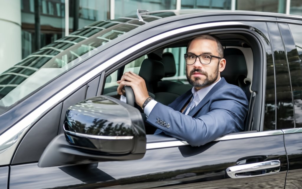 Mercedes Benz аренда с водителем: Премиум Комфорт и Представительские Поездки