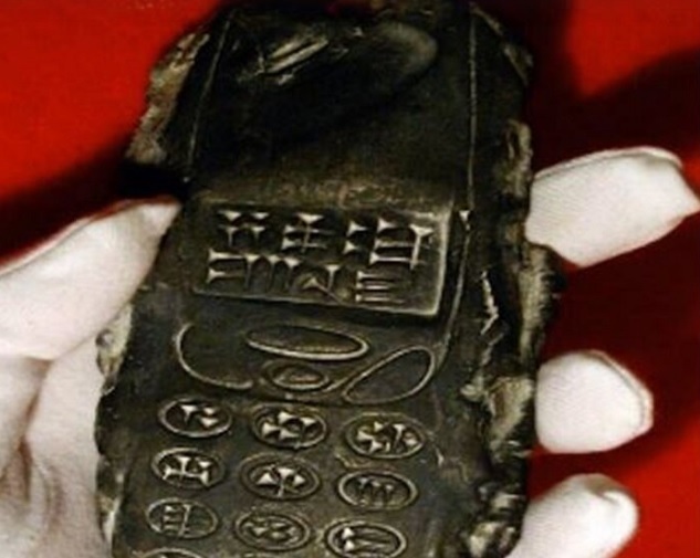 Почему столько шума из-за древнего мобильного телефона