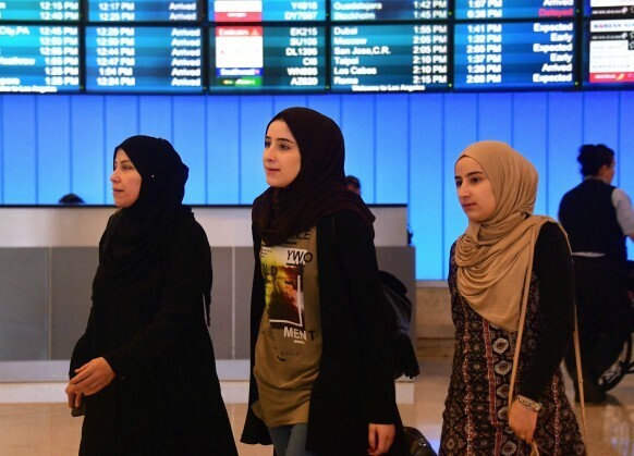 Зачем пакистанки засовывают ложку в трусы?