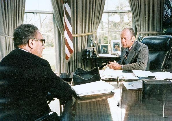 Генри Киссинджер, определявший мировые дела при двух президентах, умер в возрасте 100 лет