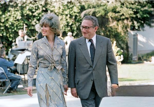 Удивительная жизнь свиданий Генри Киссинджера, «плейбоя» Западного крыла