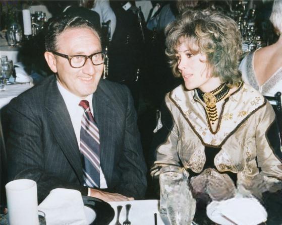 Генри Киссинджер, определявший мировые дела при двух президентах, умер в возрасте 100 лет