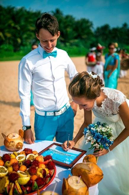 Видели когда-нибудь жениха в шортах? Как проходят экзотические свадьбы на островах в этнических традициях: бубны, пляски, слоны, океан...