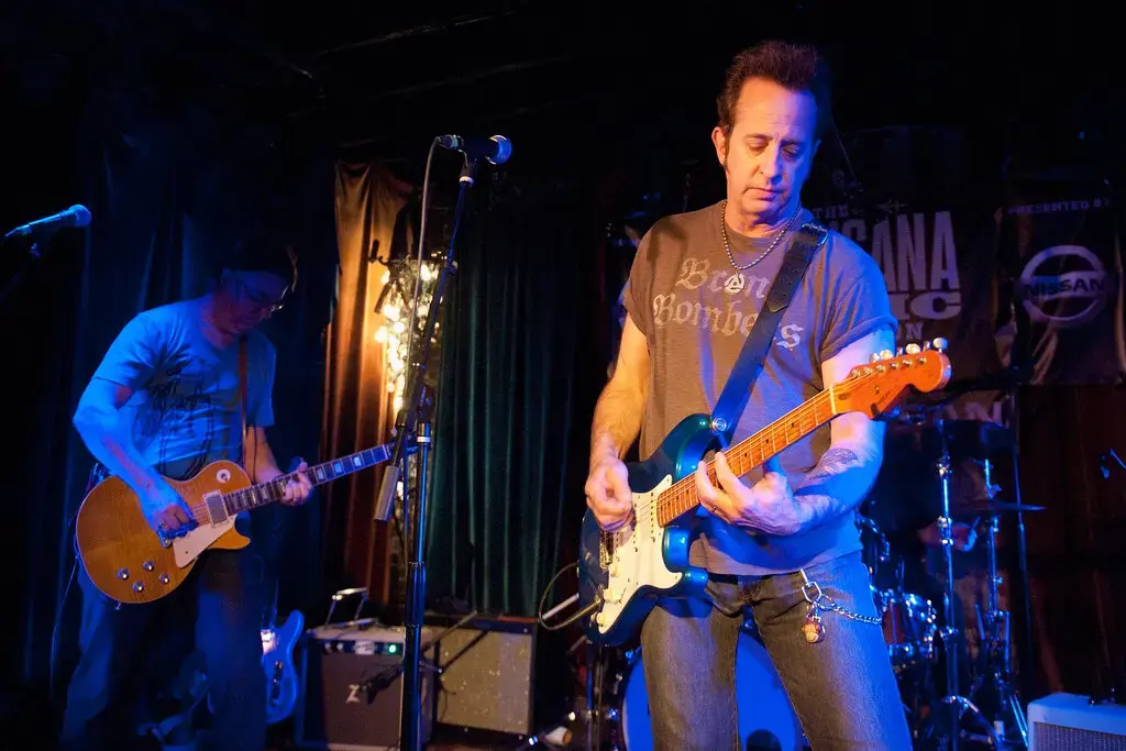 Скотт Кемпнер, гитарист и пионер панк-рока, умер в возрасте 69 лет