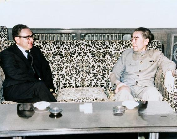 Генри Киссинджер, определявший мировые дела при двух президентах, умер в возрасте 100 лет