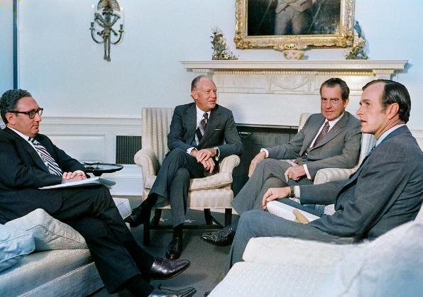 Генри Киссинджер, определявший мировые дела при двух президентах, умер в возрасте 100 лет