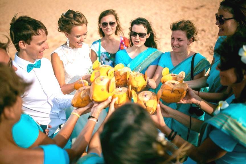 Видели когда-нибудь жениха в шортах? Как проходят экзотические свадьбы на островах в этнических традициях: бубны, пляски, слоны, океан...