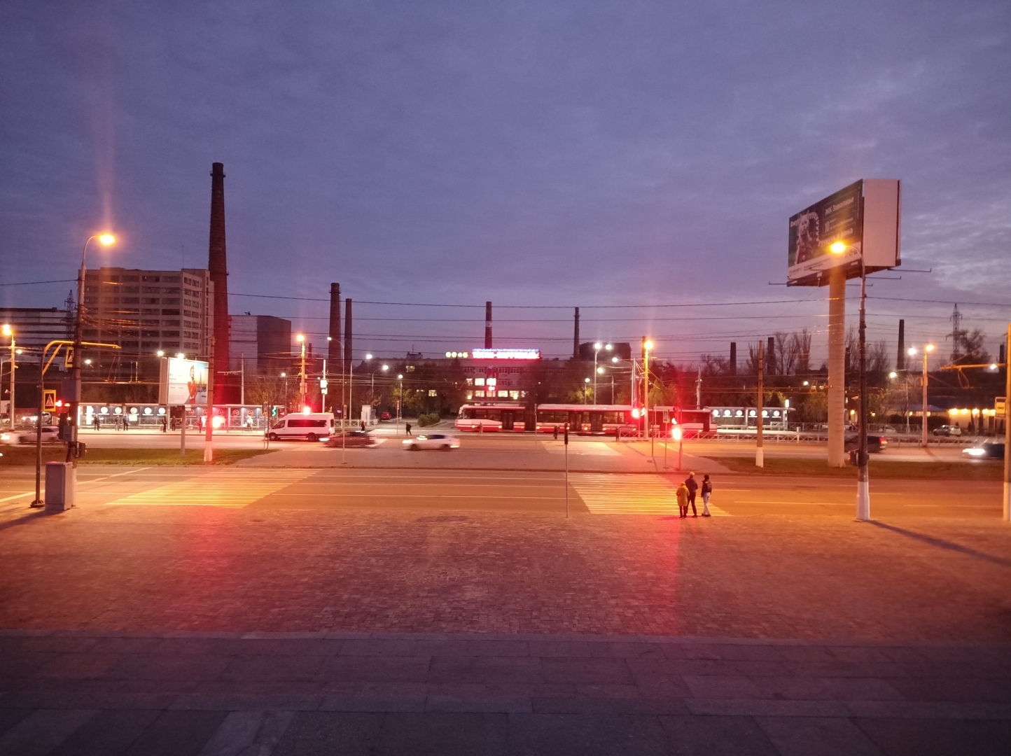 Вечерняя прогулка по обновлённой улице Титова