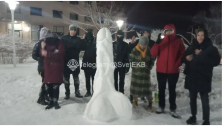 Бум снега пенисы в Екатеринбурге, ратуши, обижаясь (ФОТО)