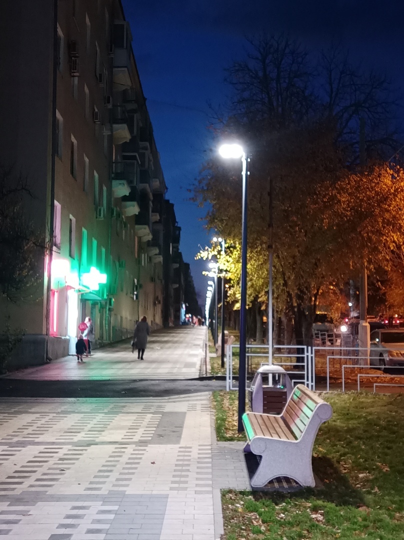 Вечерняя прогулка по обновлённой улице Титова