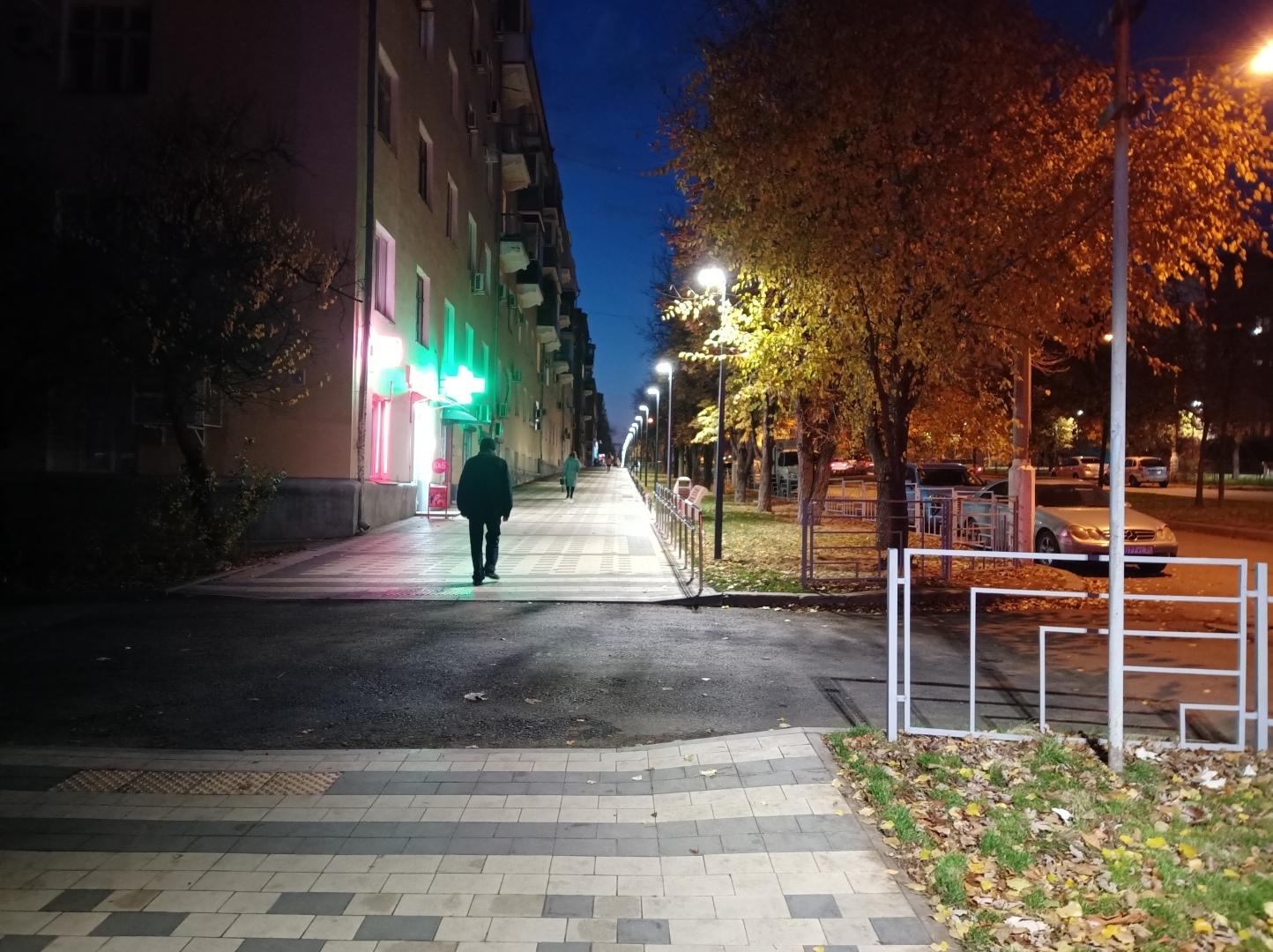 Вечерняя прогулка по обновлённой улице Титова