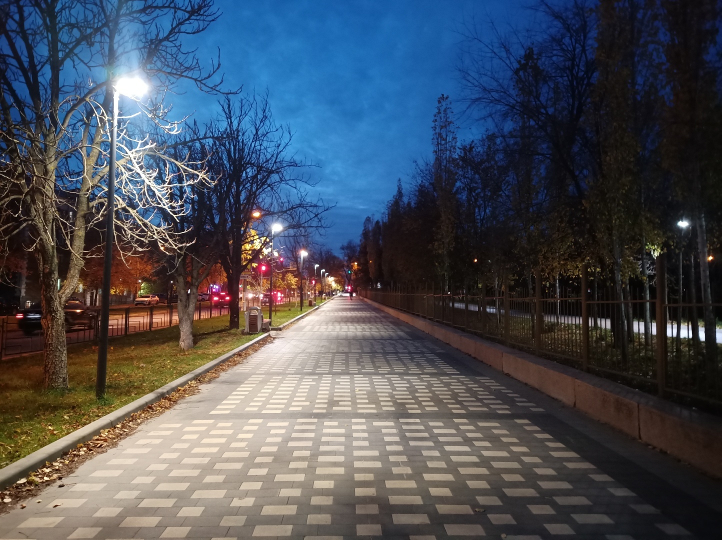 Вечерняя прогулка по обновлённой улице Титова