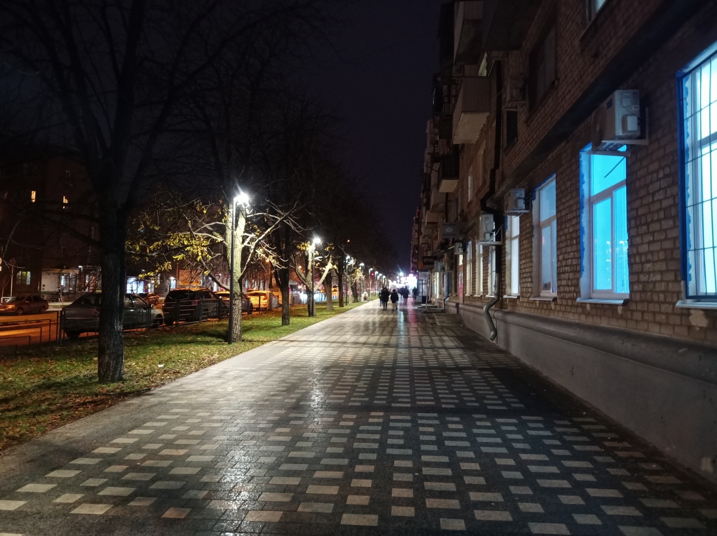 Вечерняя прогулка по обновлённой улице Титова