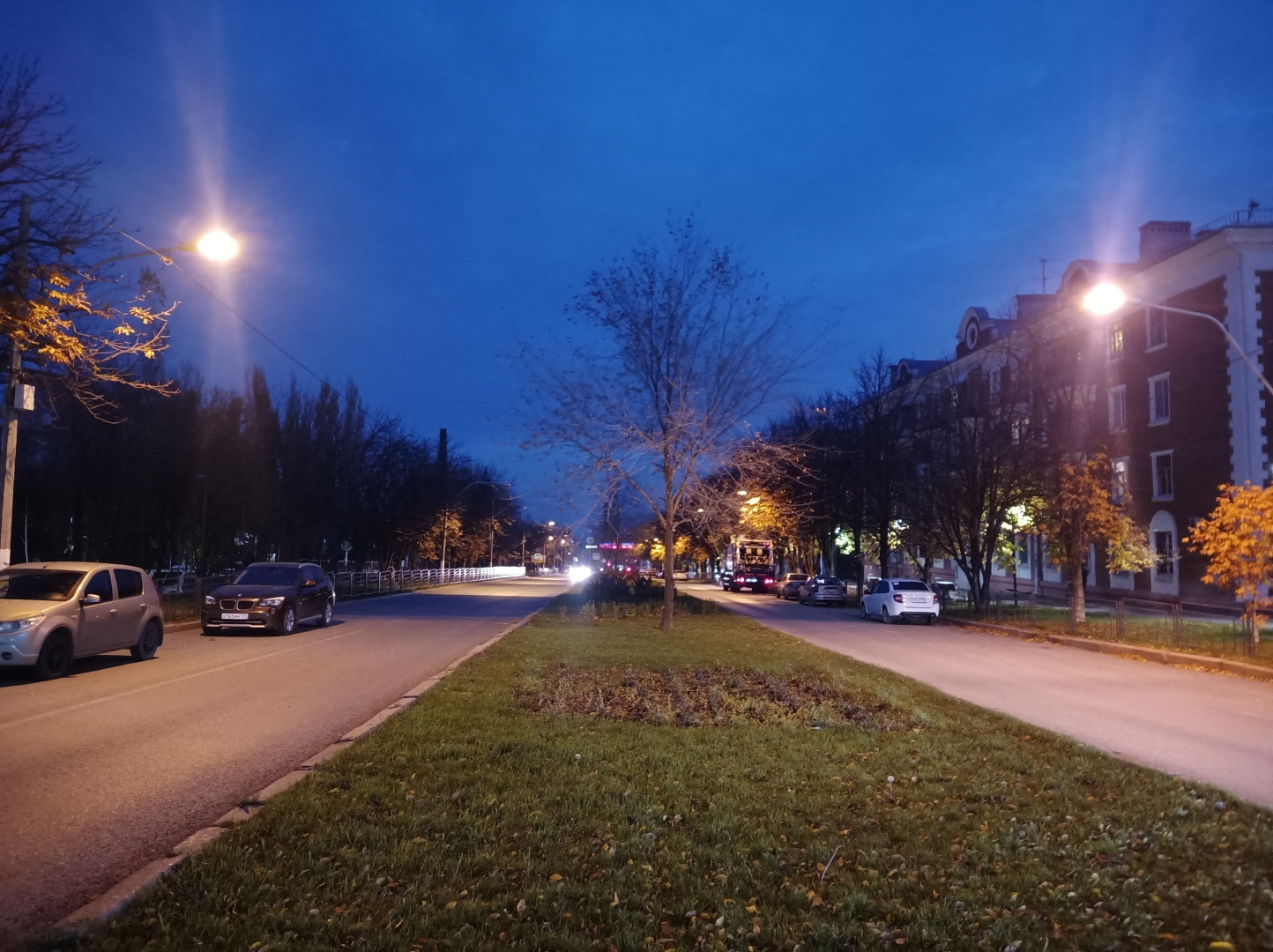 Вечерняя прогулка по обновлённой улице Титова