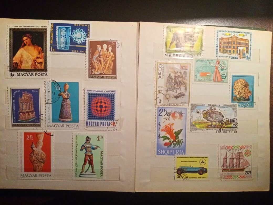 Нашла на антресолях свой старый альбом с марками – память о советском детстве