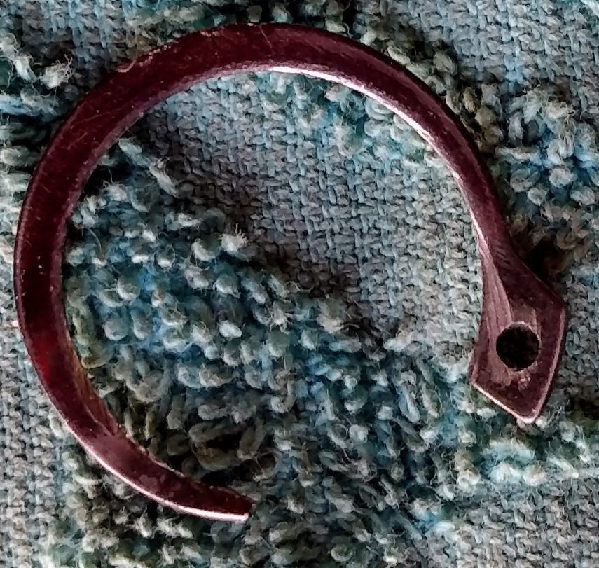 Антиремонт стартера в автосервисе обошёлся мне в 4000 руб. На фото видно результат работы «мастера» автосервиса.