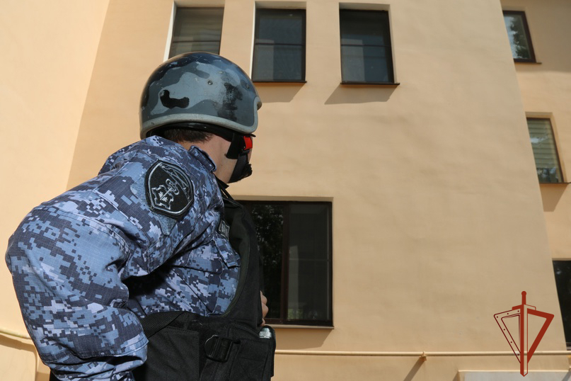 В Новосибирске сотрудниками Росгвардии задержан подозреваемый в тяжком преступлении