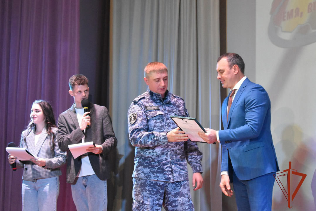 Сотрудники вневедомственной охраны Росгвардии приняли участие в молодежном форуме «Время, вперед!»