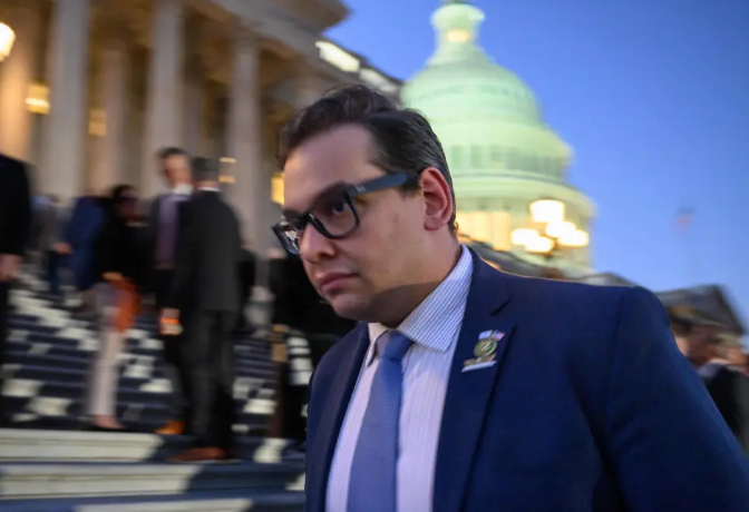 Изгнанный из Конгресса Джордж Сантос снимется в фильме HBO.