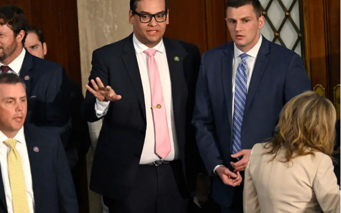 Изгнанный из Конгресса Джордж Сантос снимется в фильме HBO.