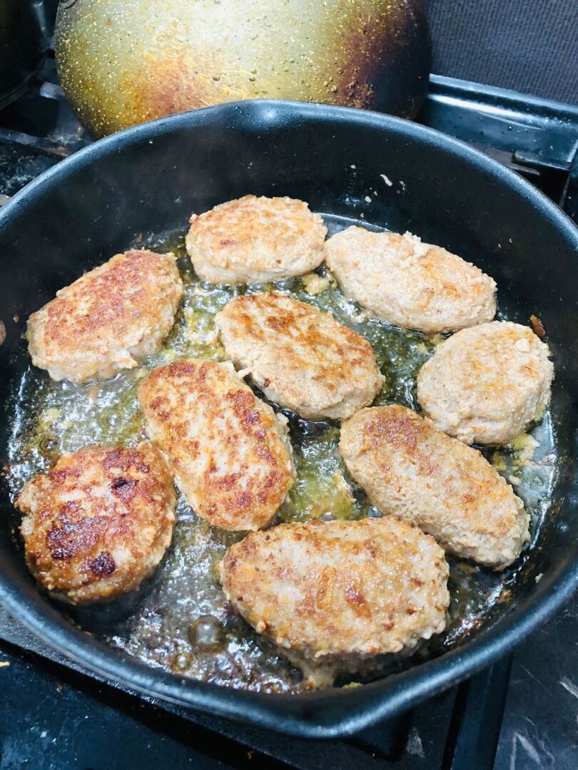 Вкуснющие домашние котлеты в сковороде