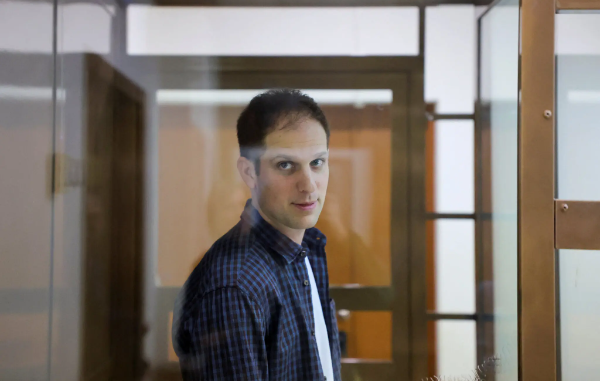 Задержанный в России на 250 дней американский репортер все еще ожидает суда