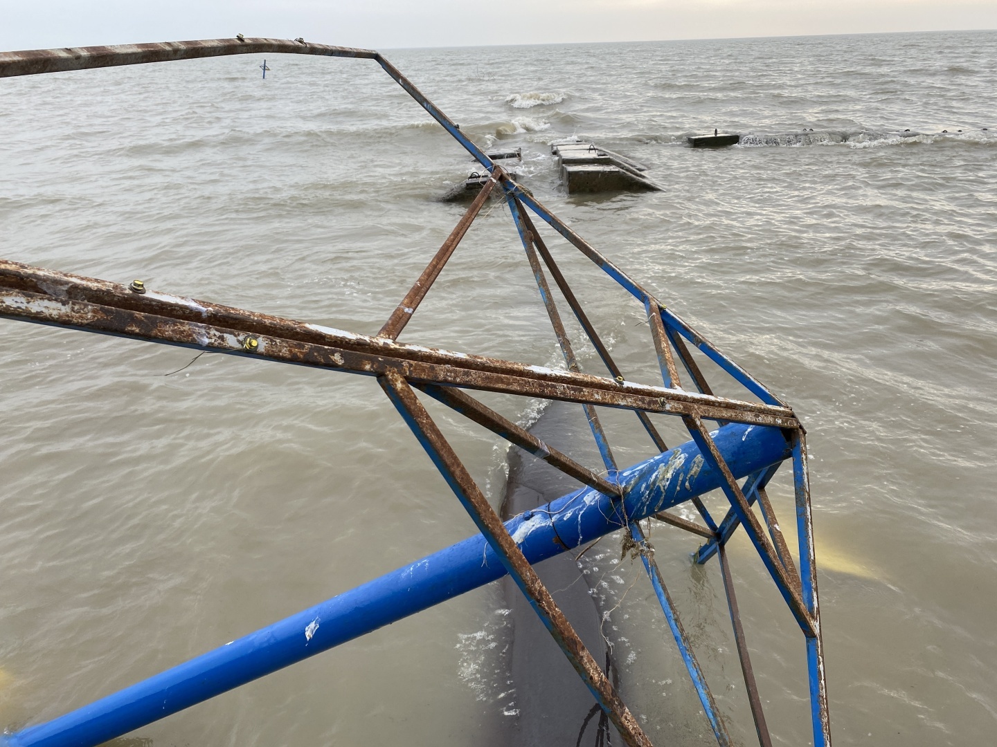 Посетил город Таганрог после недавнего шторма. Шокирующая картина. Набережных больше нет.