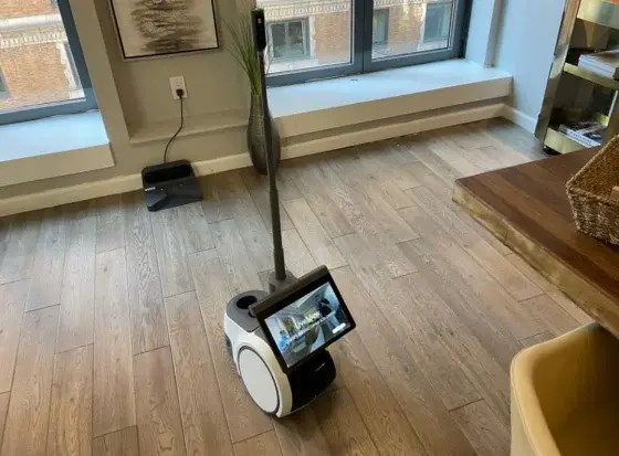 Amazon только что представила своего первого домашнего робота — вот каково им пользоваться!