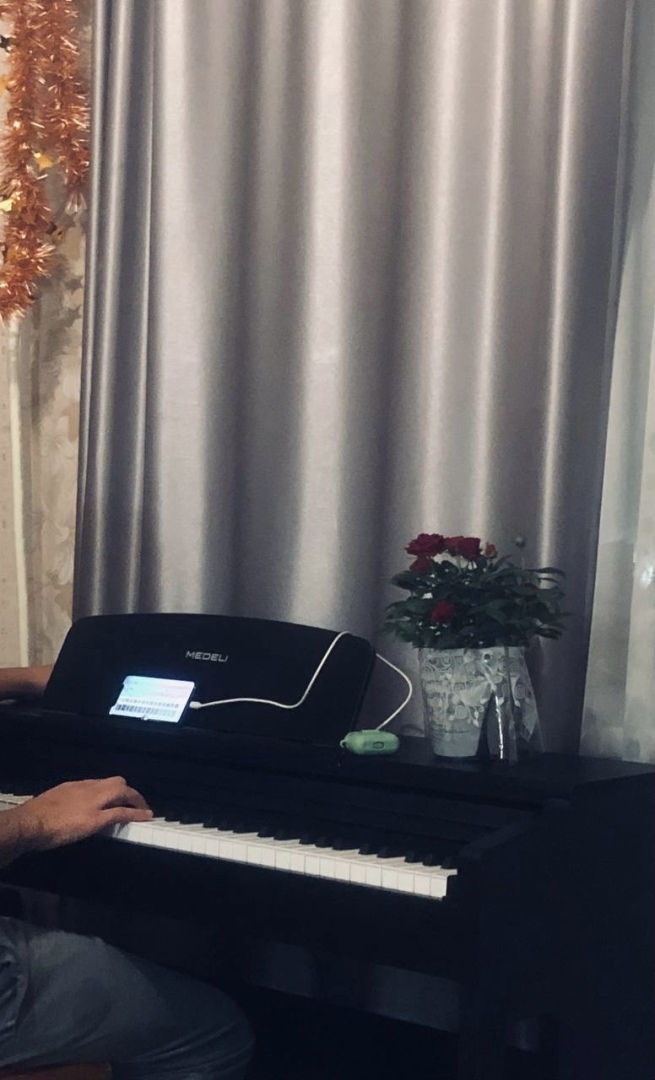 Стоит ли начинать играть на клавишном инструменте? Мечта детства и какой инструмент подобрать?