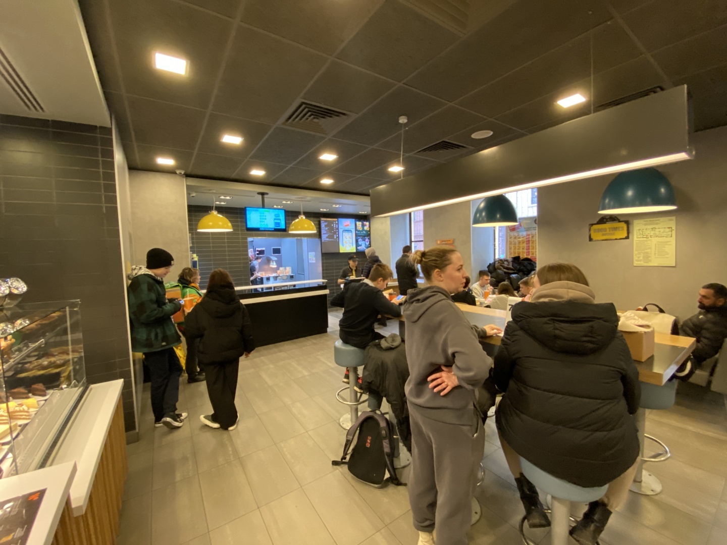 Нужно запретить продажу фастфуда несовершеннолетним. Полностью и навсегда.