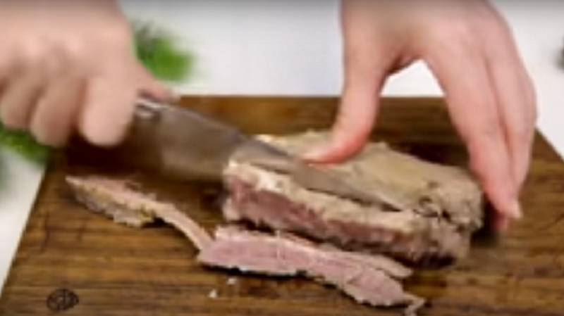 Очень вкусный новогодний салат « Пять минут»