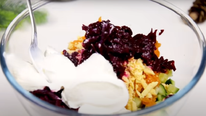 Очень вкусный новогодний салат « Пять минут»