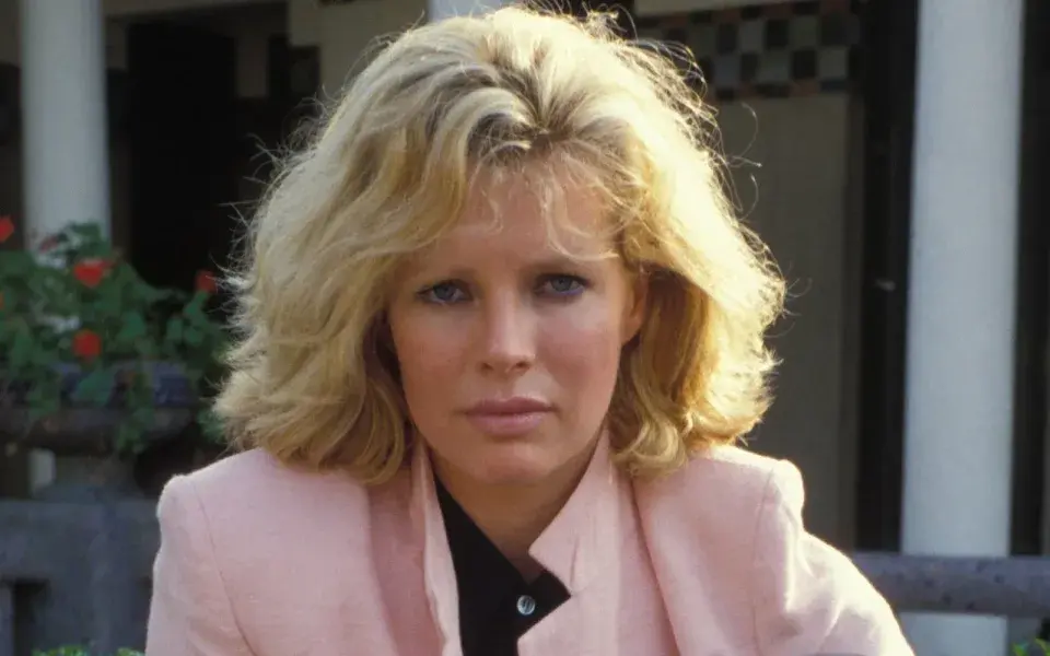 Вот как выглядит Ким Бейсингер сегодня, актриса Голливуда в 80-х