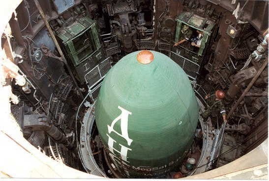 Порезать ядерные ракеты на металлолом за 10 тысяч долларов? Или запустить в космос и заработать 100 миллионов? Как бы Вы поступили?