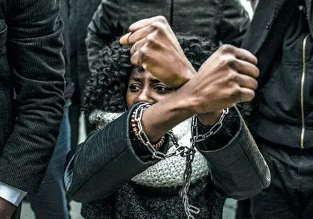 7 явных признаков рабства в вашей повседневной жизни (И как вырваться на свободу)