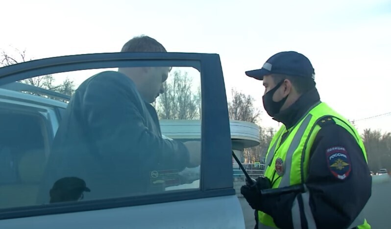 Сотрудники ДПС пытались получить взятку от юриста Долгих